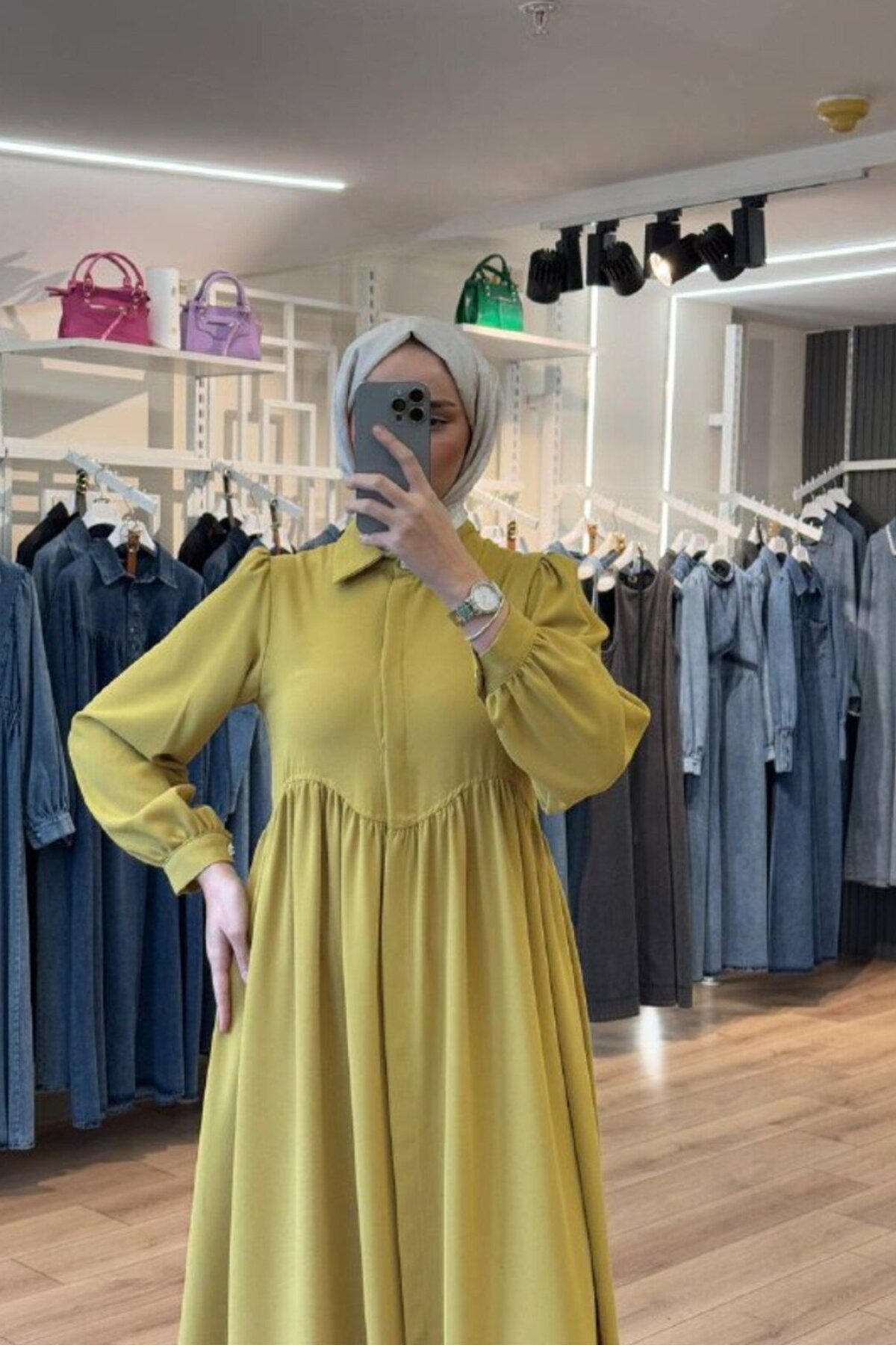 فراجة كاب من الكريب الرفيع باللون الأخضر الزيتي مزمومة بتموجات من تحت الصدر - OlaLady