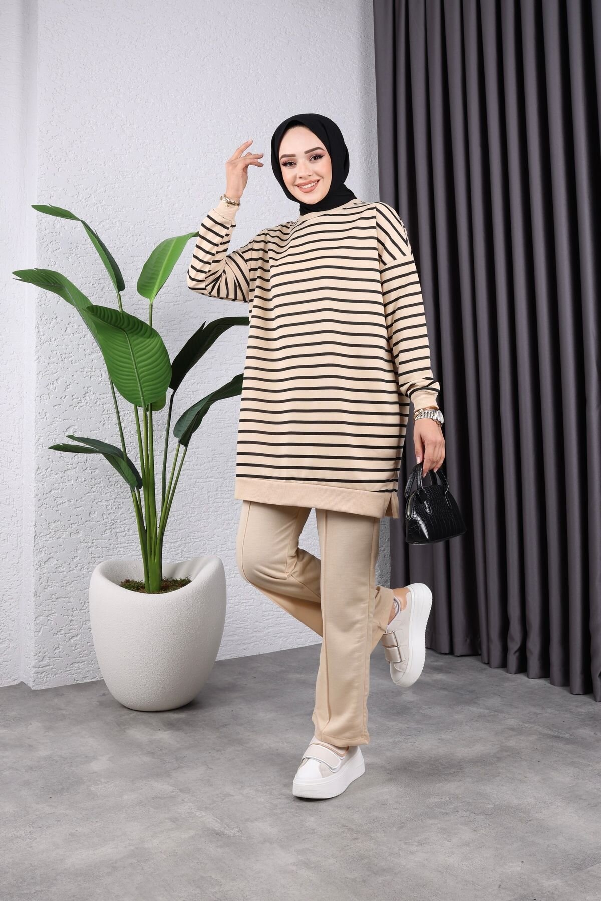 Bej Bisiklet Yaka Ve Çizgili İplik Pantolon İle Tunik İkili Tesettür Takım - SFG Life Moda