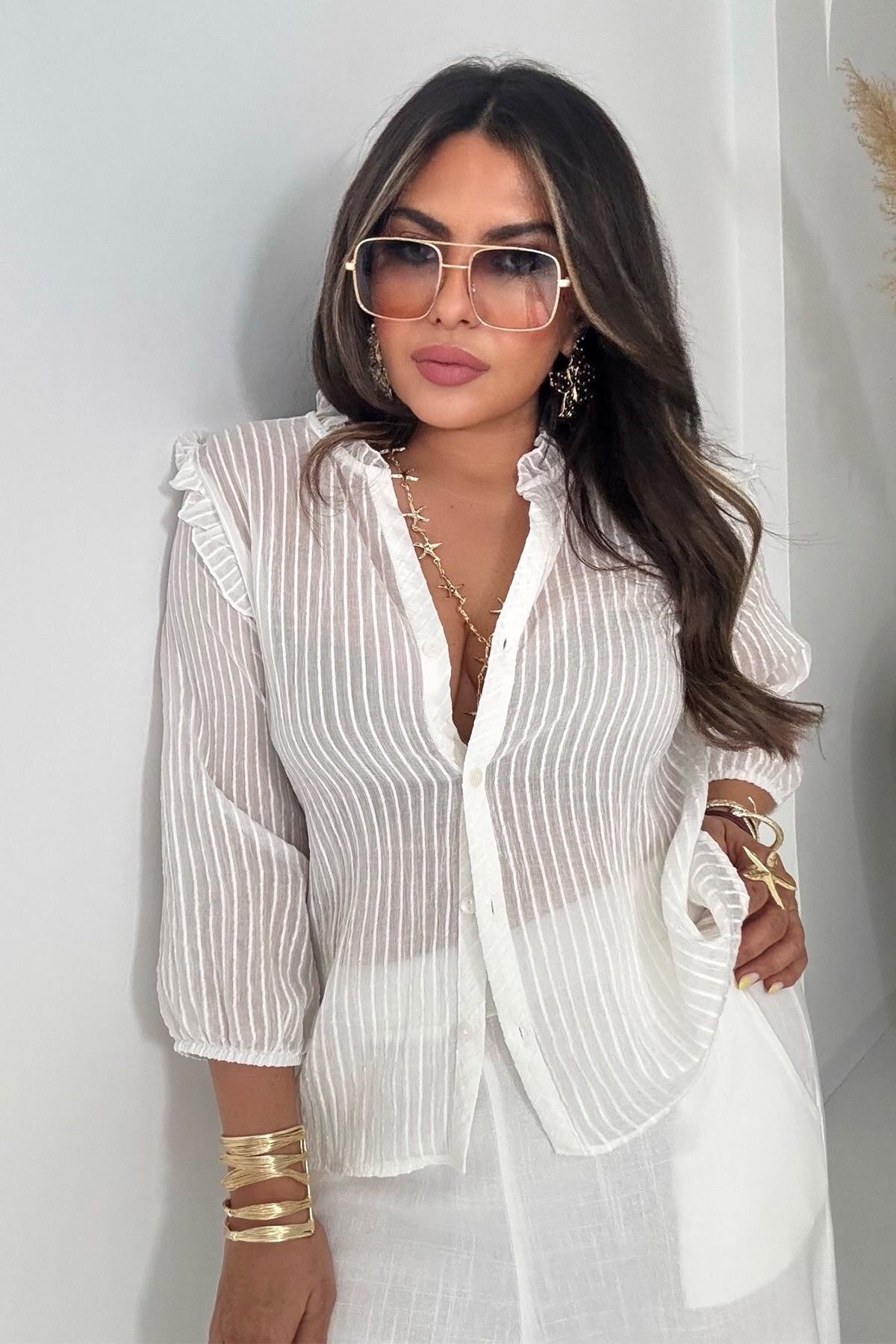 بلوزة أكرو مخططة شبه شفافة بتفاصيل كشكشة - Sohotique By P