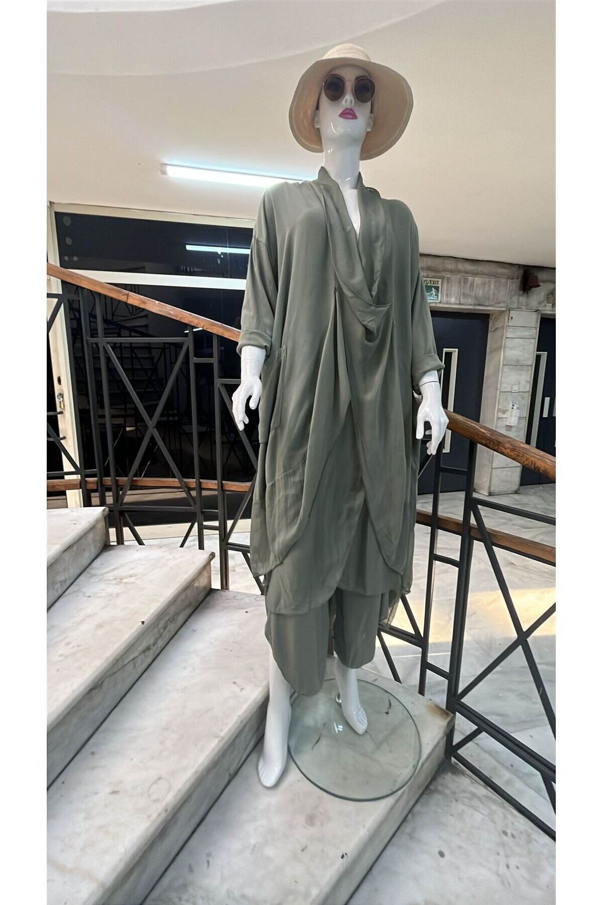Haki Italyan İpek Detaylı Oversize Sonsuzluk Kaftan Bluz Asimetrik Pantolon İkili Takım - EREN STYLE