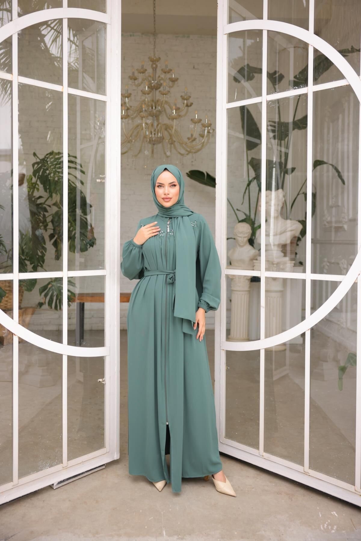 فراجة نعناعية مطرزة بالخرز بقصة علوية - Nissra