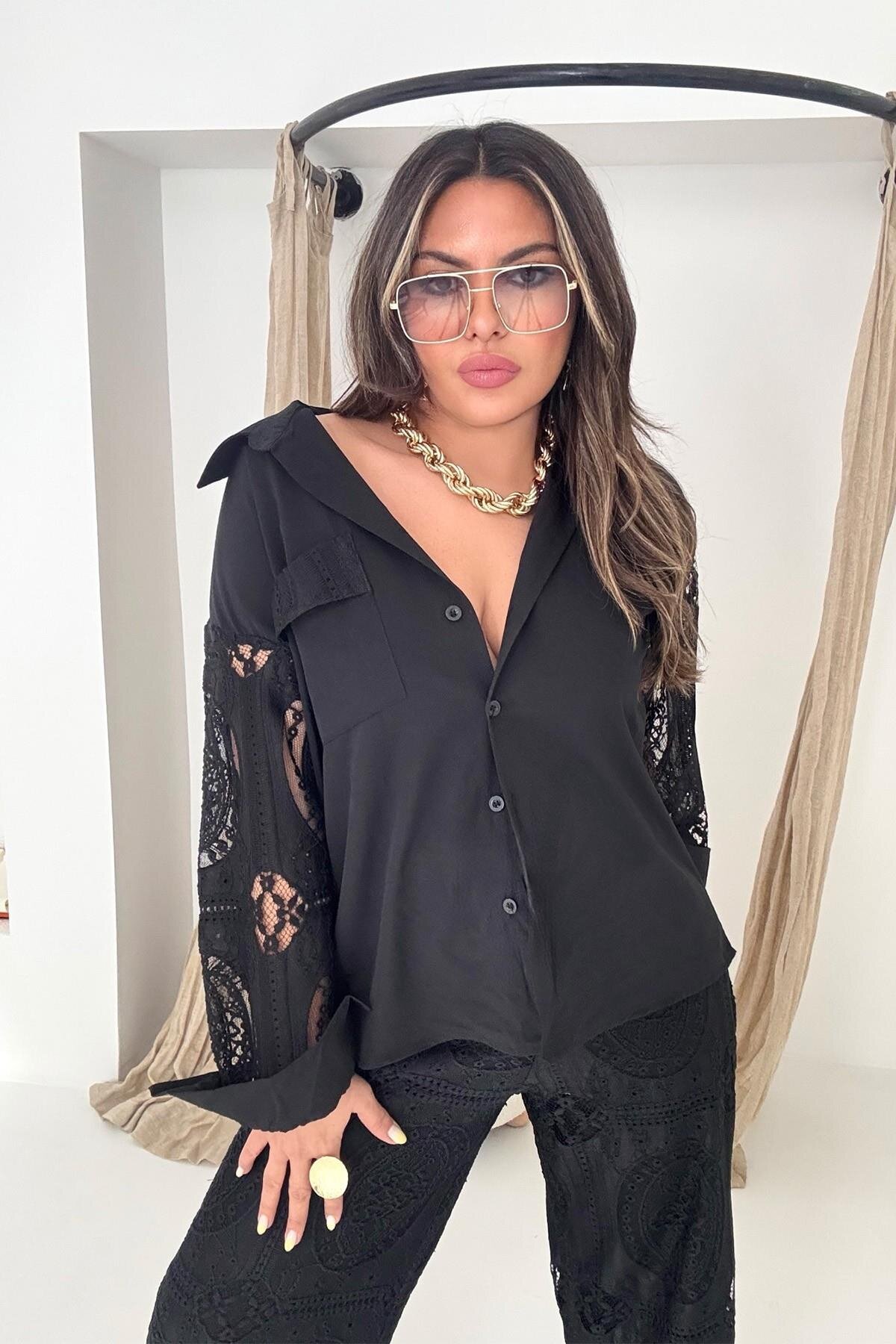 Siyah Dantel Garnili Poplin Gömlek - Sohotique By P
