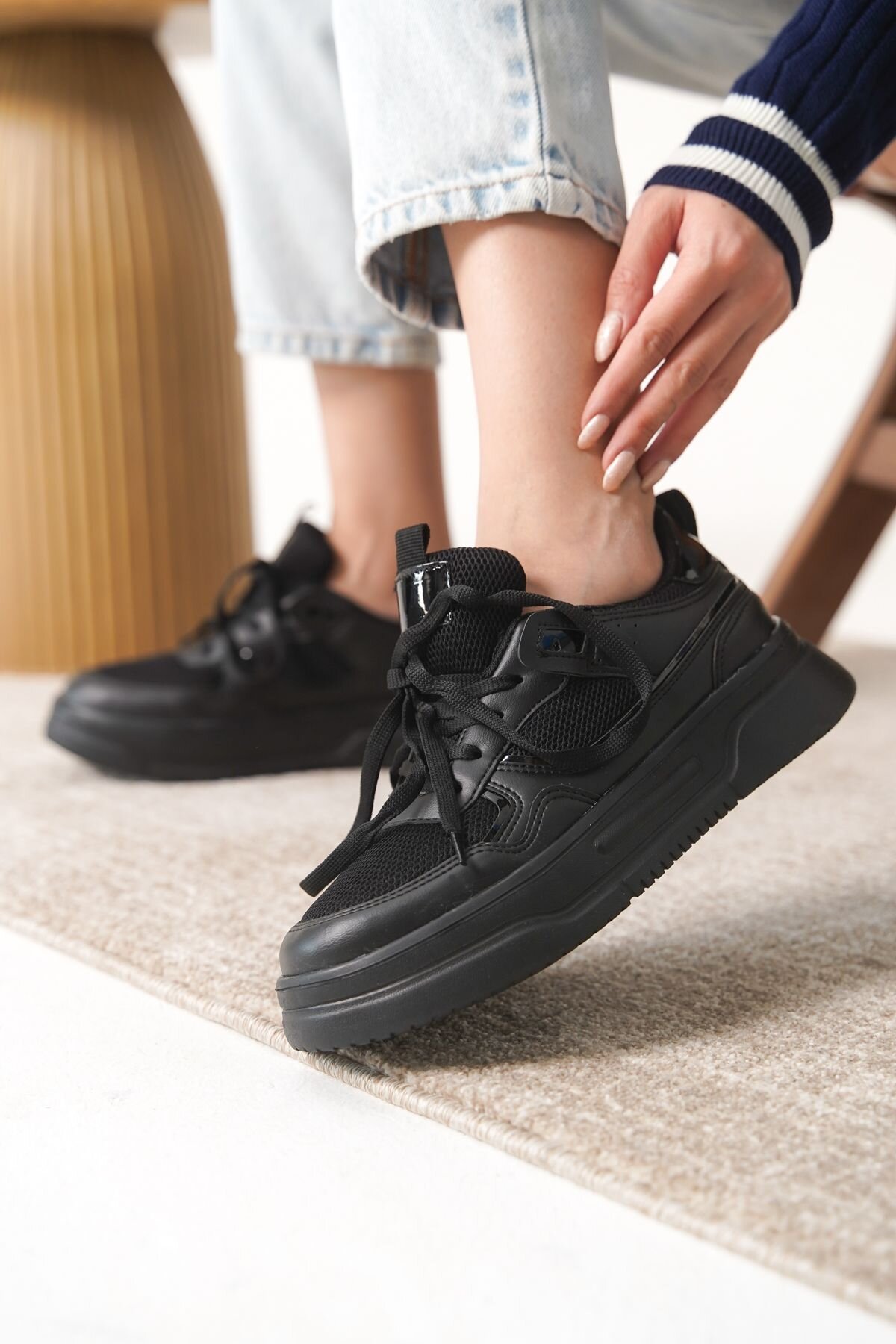 Black Guaranteed Orthopedic Sneaker - Daxtors