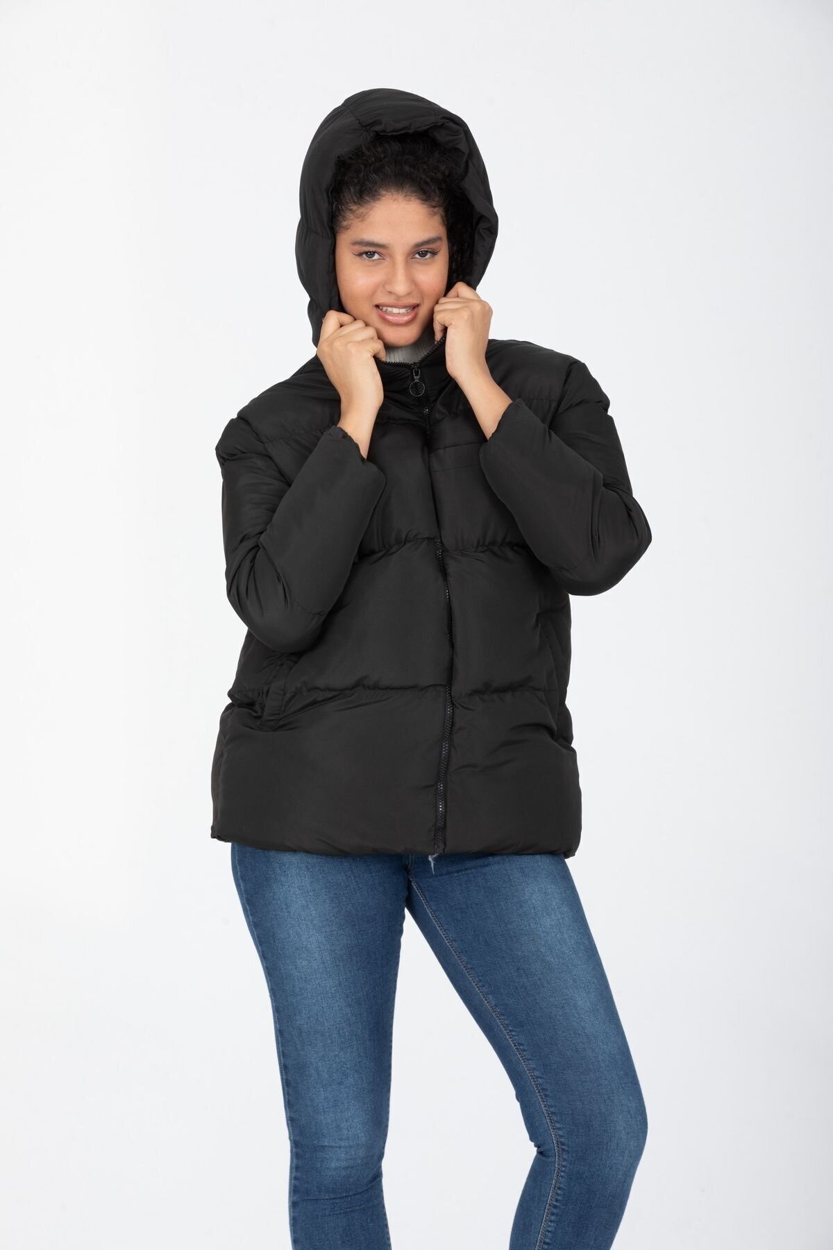 Siyah Kapüşonlu Regular Şişme Mont - İLKCET MODA