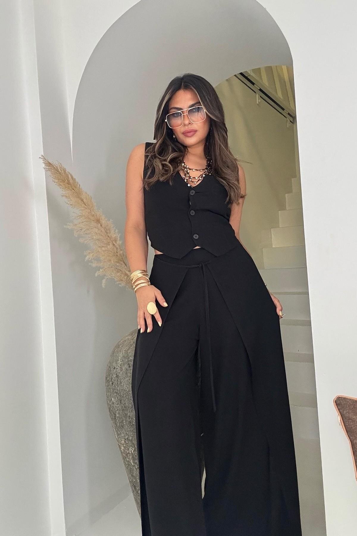 طقم من قطعتين: سترة قطنية كتانية سوداء وبنطلون ملفوف - Sohotique By P