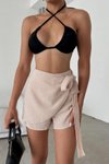 شورت تنورة صيفي بيج ميني من الكتان بخصر عالٍ وقصة سليم، أنيق وعصري، مزود بتفاصيل ربط وسحاب