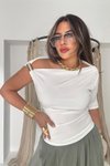 Ekru Asimetrik Omuz Detay Aksesuarlı Bluz