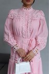 Pembe Uzun Kuşaklı Hakim Yaka Elbise