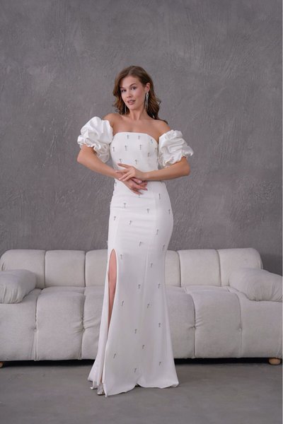 Beyaz Uzun Yırtmaç Ve Kol Detaylı Abiye Elbise