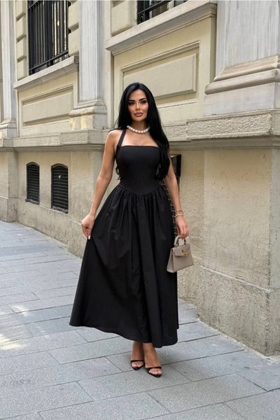 Siyah Uzun Askılı Kare Yaka Kloş Elbise