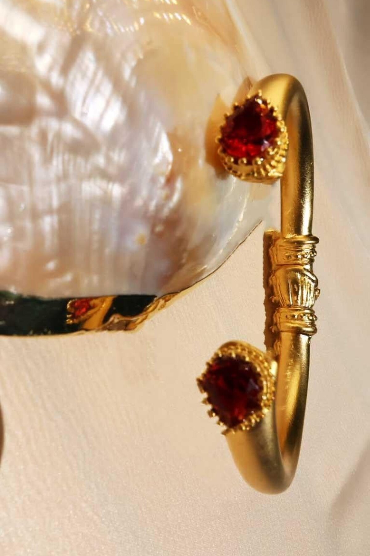 سوار ذهب ياقوت بلمسة نبيلة - Byp Atelier