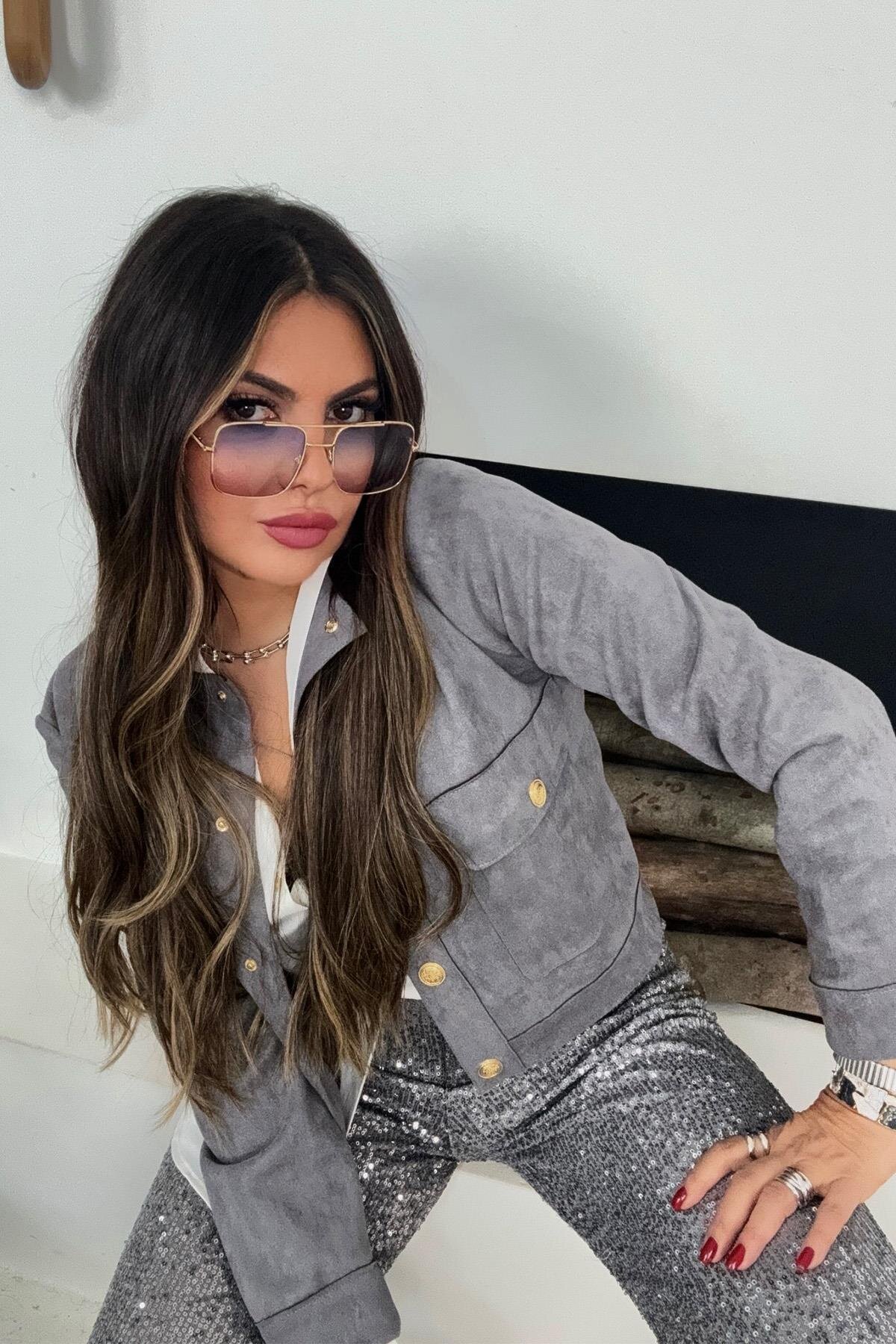 جاكيت شمواه رمادي بجيوب وأزرار ذهبية - Sohotique By P