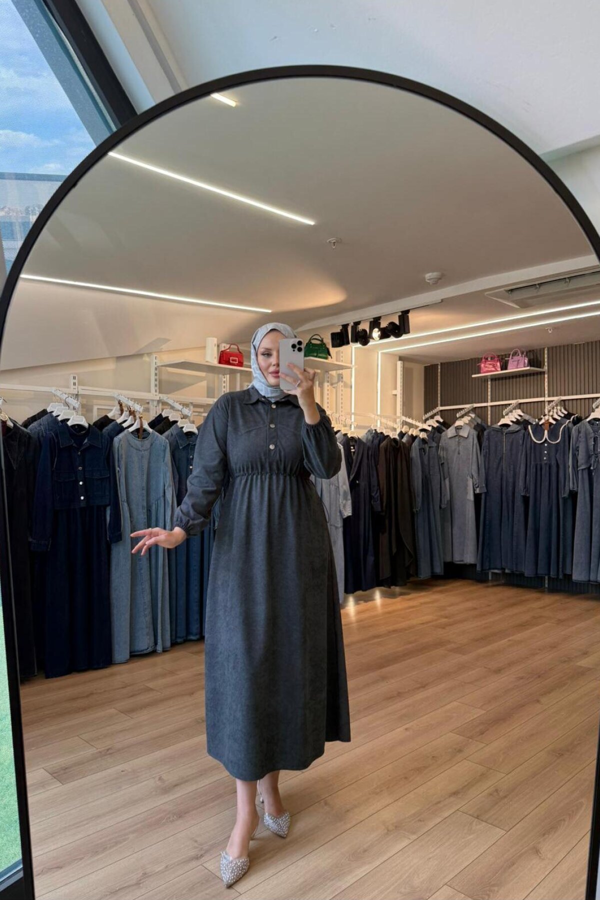 Gümüş Beli Büzgülü Süet Kumaş Tesettür Elbise - OlaLady