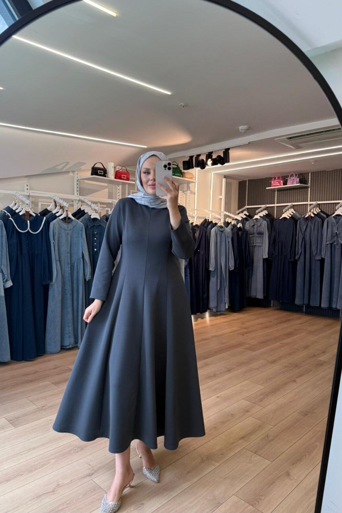 Gümüş Pamuklu Kumaş Kloş Etekli Tesettür Elbise - OlaLady