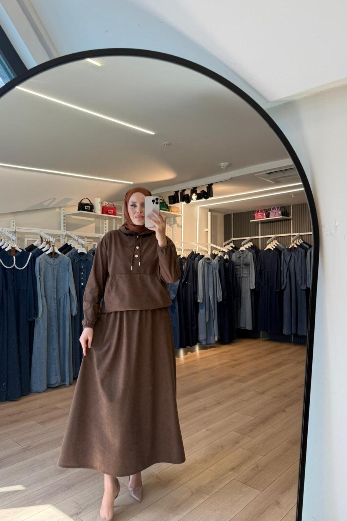 Kahverengi Süet Kumaş Kapüşonlu Etek Sweatshirt İkili Tesettür Takım - OlaLady
