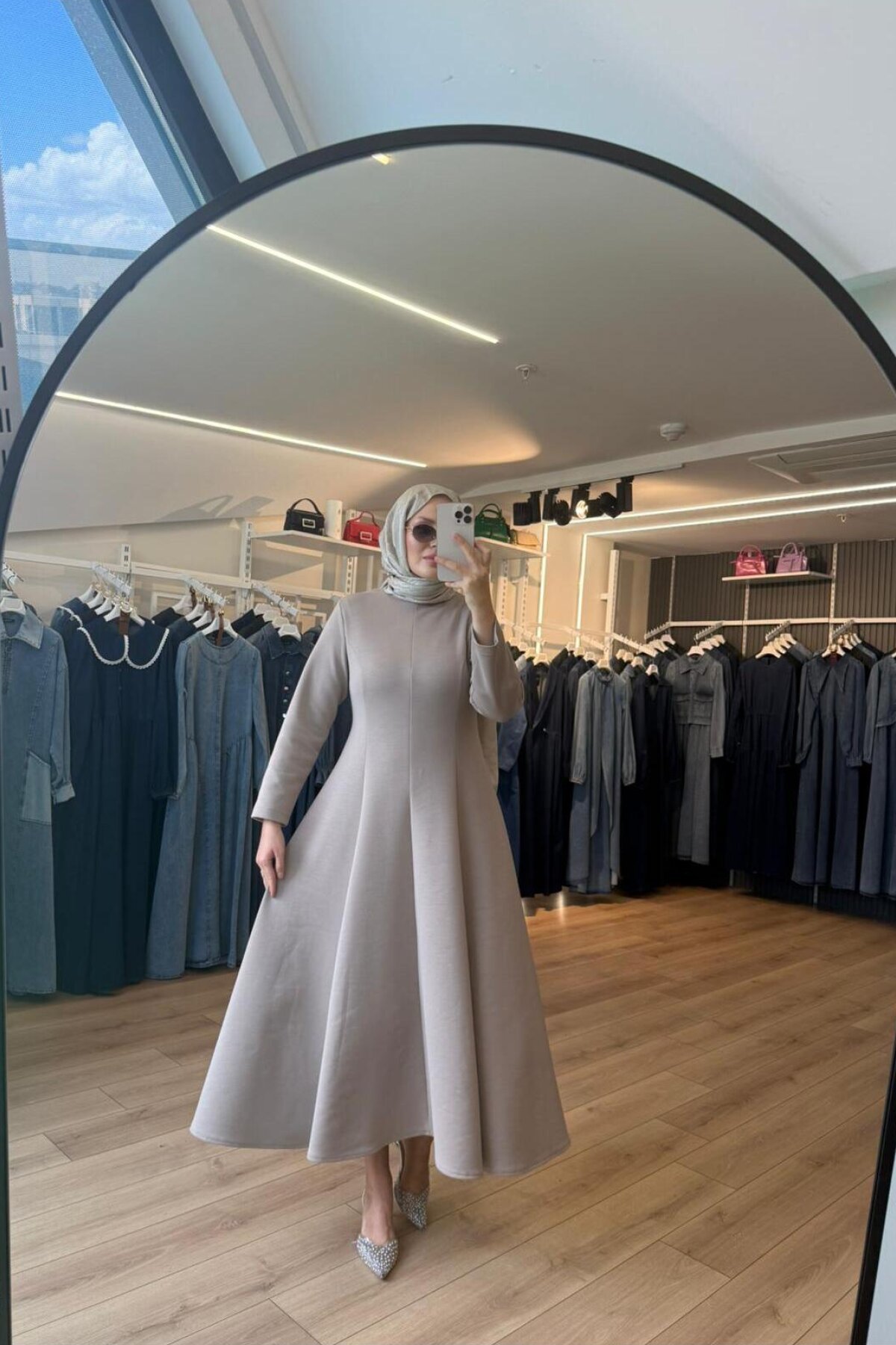 Krem Pamuklu Kumaş Kloş Etekli Tesettür Elbise - OlaLady