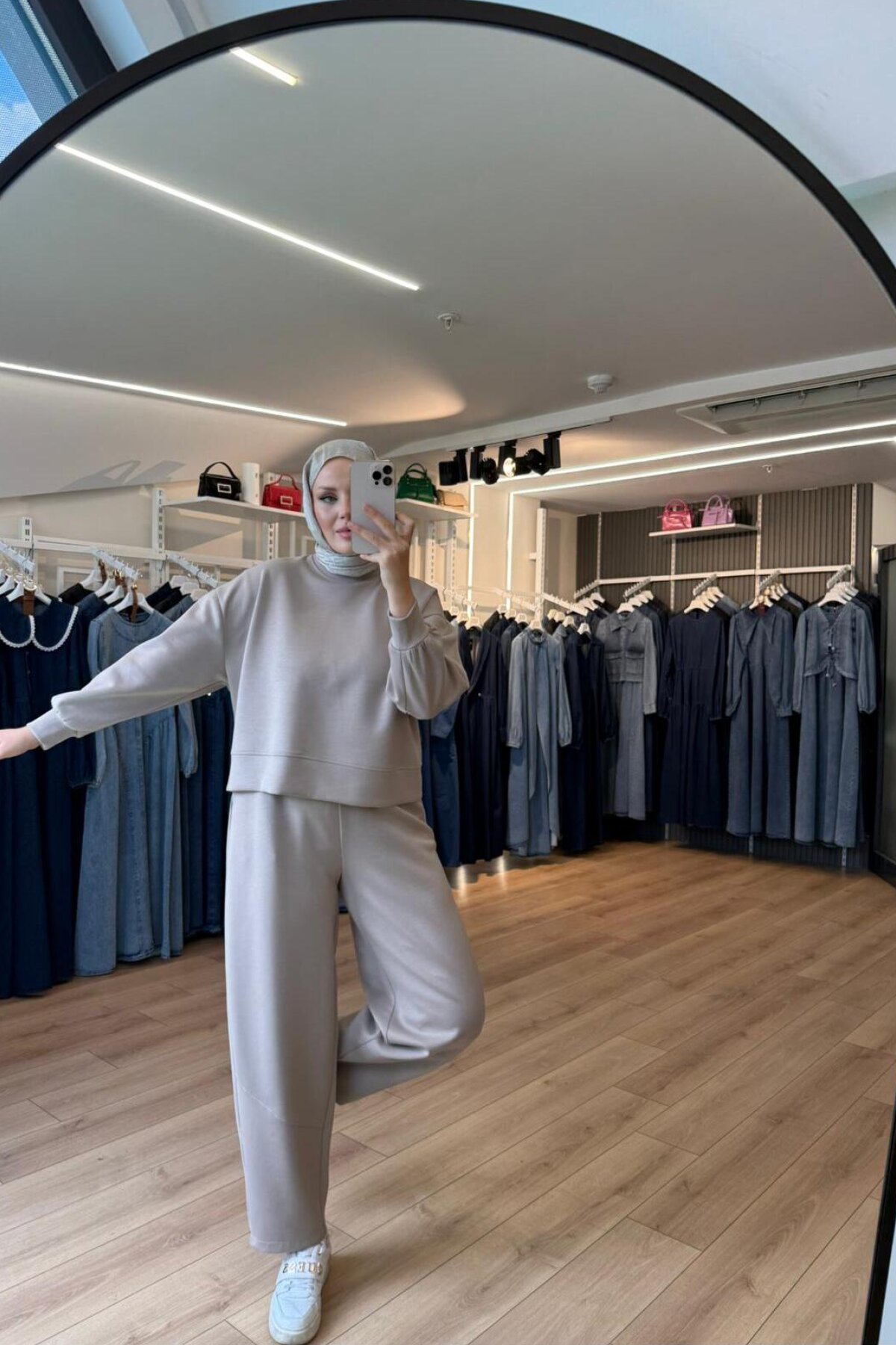 Krem Pamuklu Kumaş Relaxed Kesim Pantolon Sweatshirt İkili Tesettür Takım - OlaLady