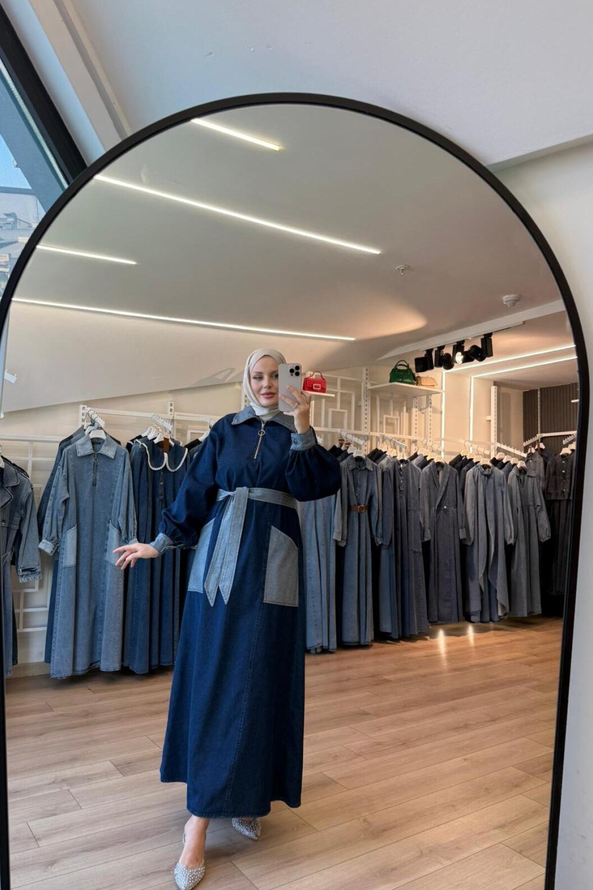 Lacivert Açık Koyu Renk Kontrastlı Kemerli Kot Tesettür Elbise - OlaLady