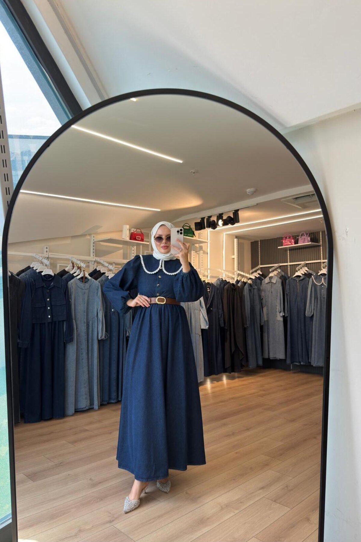 Lacivert Güpürlü Bebe Yaka Deri Kemerli Teettür Denim Kot Tesettür Elbise - OlaLady