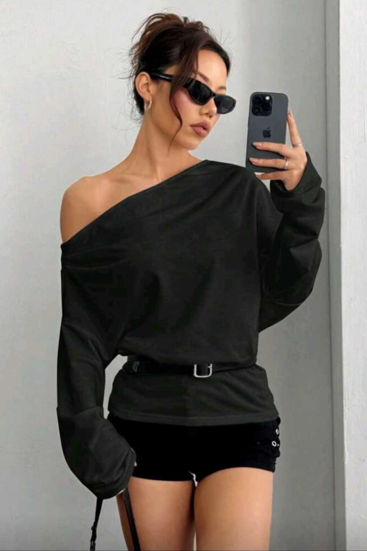 Siyah Kayık Yaka Asimetrik Salaş Kesim İki İplik Geniş Sweatshirt - Charango