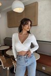 Beyaz Kruvaze Yaka Dalgıç Kumaş Basic Crop Bluz