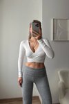 Beyaz Kruvaze Yaka Dalgıç Kumaş Crop Bluz