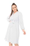 Beyaz Midi Ekose Kruvaze Yaka Detaylı Kuşak Bağlamalı Uzun Kol Büyük Beden Elbise