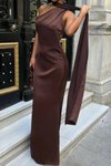 Kahverengi Uzun Premium Tek Omuzlu Şal Detaylı Saten Abiye Elbise