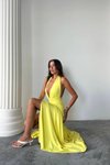 Sarı Uzun Halter Yaka Esnek Kumaş Abiye Elbise