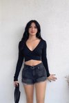 Siyah Kruvaze Yaka Basic Dalgıç Kumaş Crop Bluz