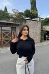 Siyah Polo Yaka Yumoş Kazak
