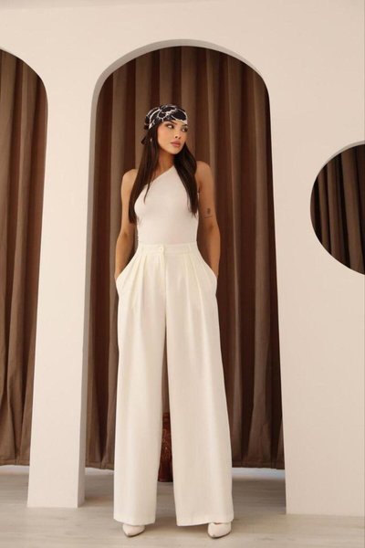 بنطلون بالازو أبيض بكسرات واسع الساق بخصر مرتفع