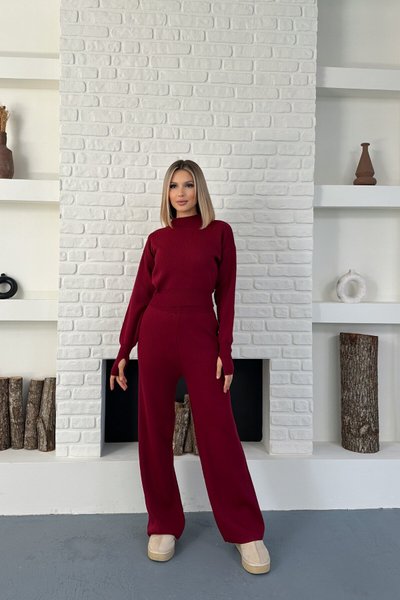 Bordo Parmak Geçme Detaylı Dik Yaka Triko Crop Ve Pantolon İkili Takım