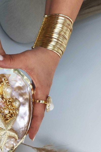 سوار ذهبي عتيق سلكي بمشبك