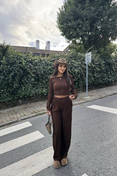 Brown Reverse Stitch Crew Neck Crop Pants Two-Piece Set