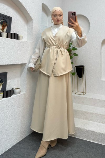 طقم تسيتور لونا كريم من قطعتين