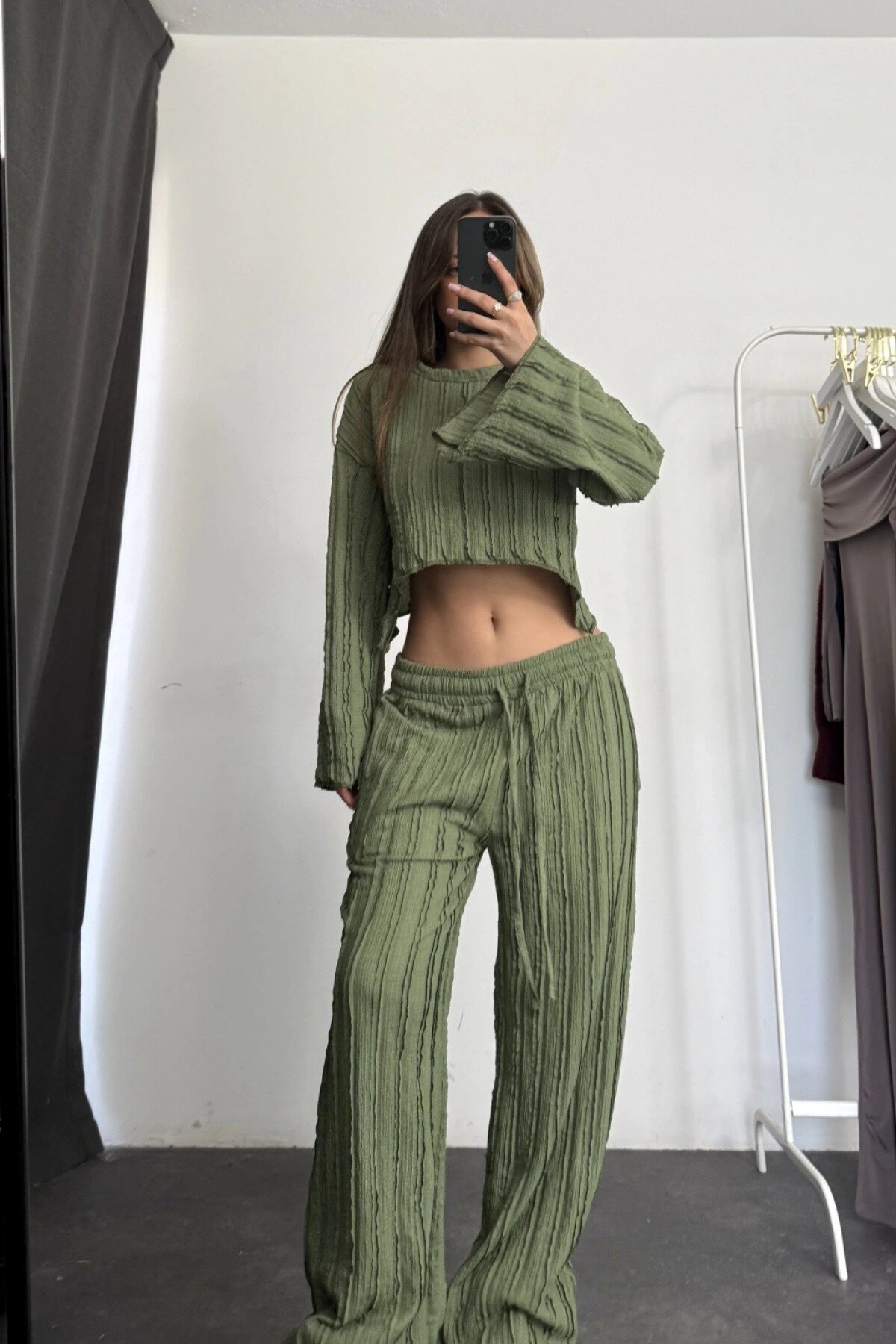 Green Reverse Stitch Bell Sleeve Crop Top and Pants Two-Piece Set - MOZENA