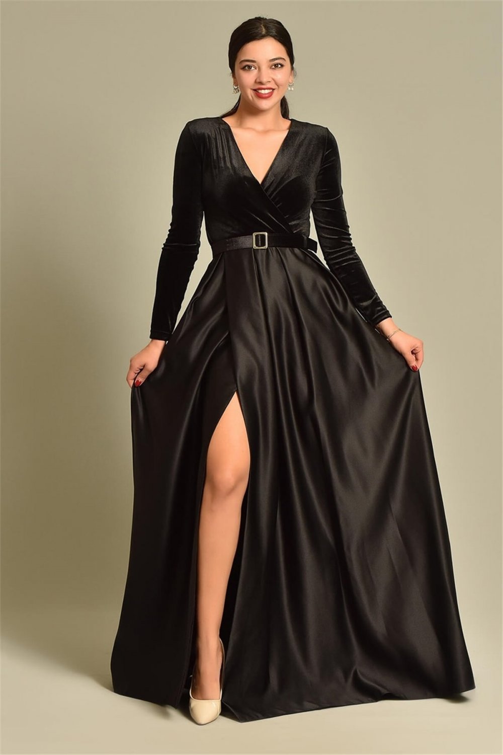 Siyah Üzeri Kadife Eteği Saten Yırtmaçlı Tasarım Uzun Abiye Elbise